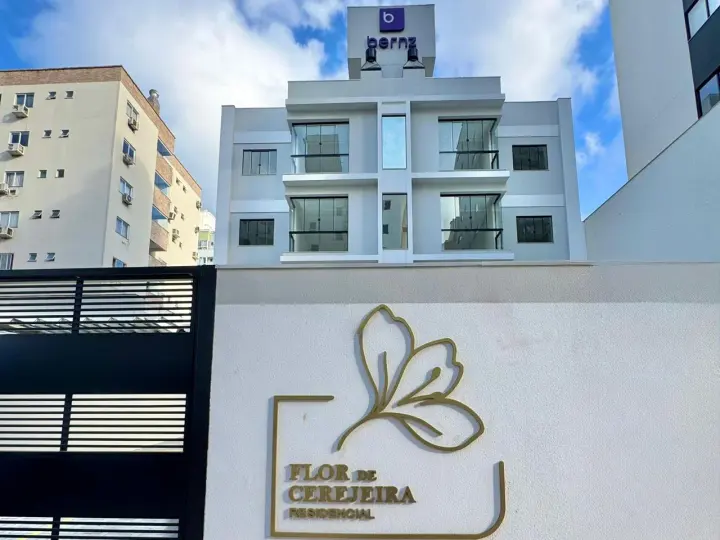 Flor de Cerejeira · Apartamento 402