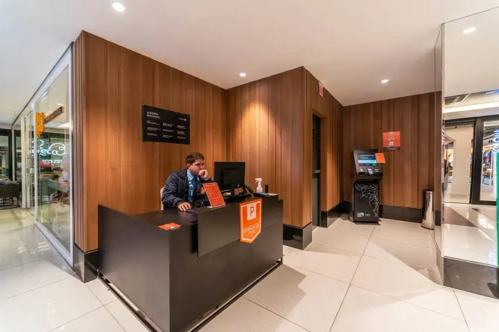 Bravamall · Sala comercial S0.30 - 41